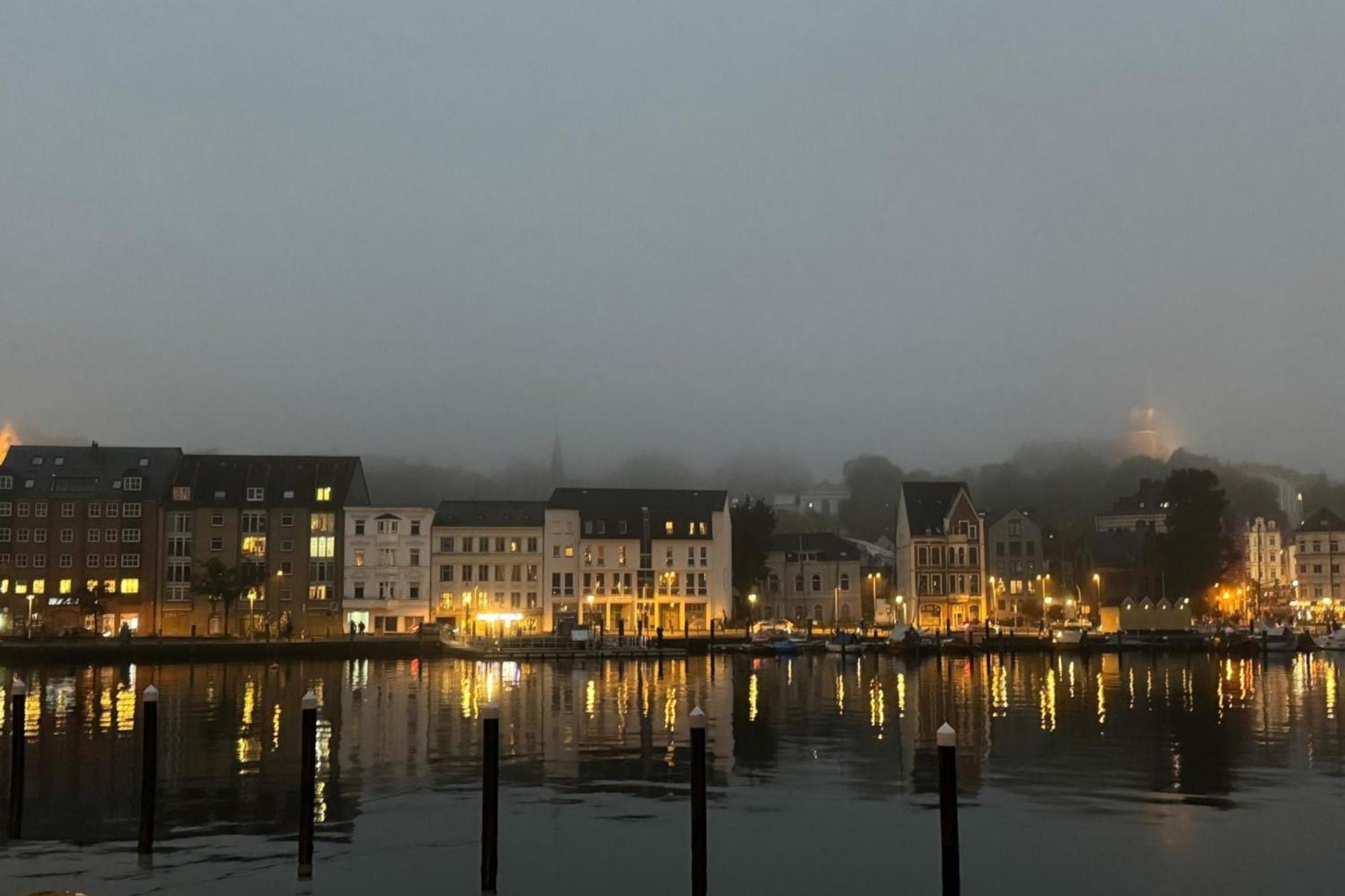 Hafenblick Ferienwohnung In Der Altstadt Mit Parkplatz 弗伦斯堡 外观 照片